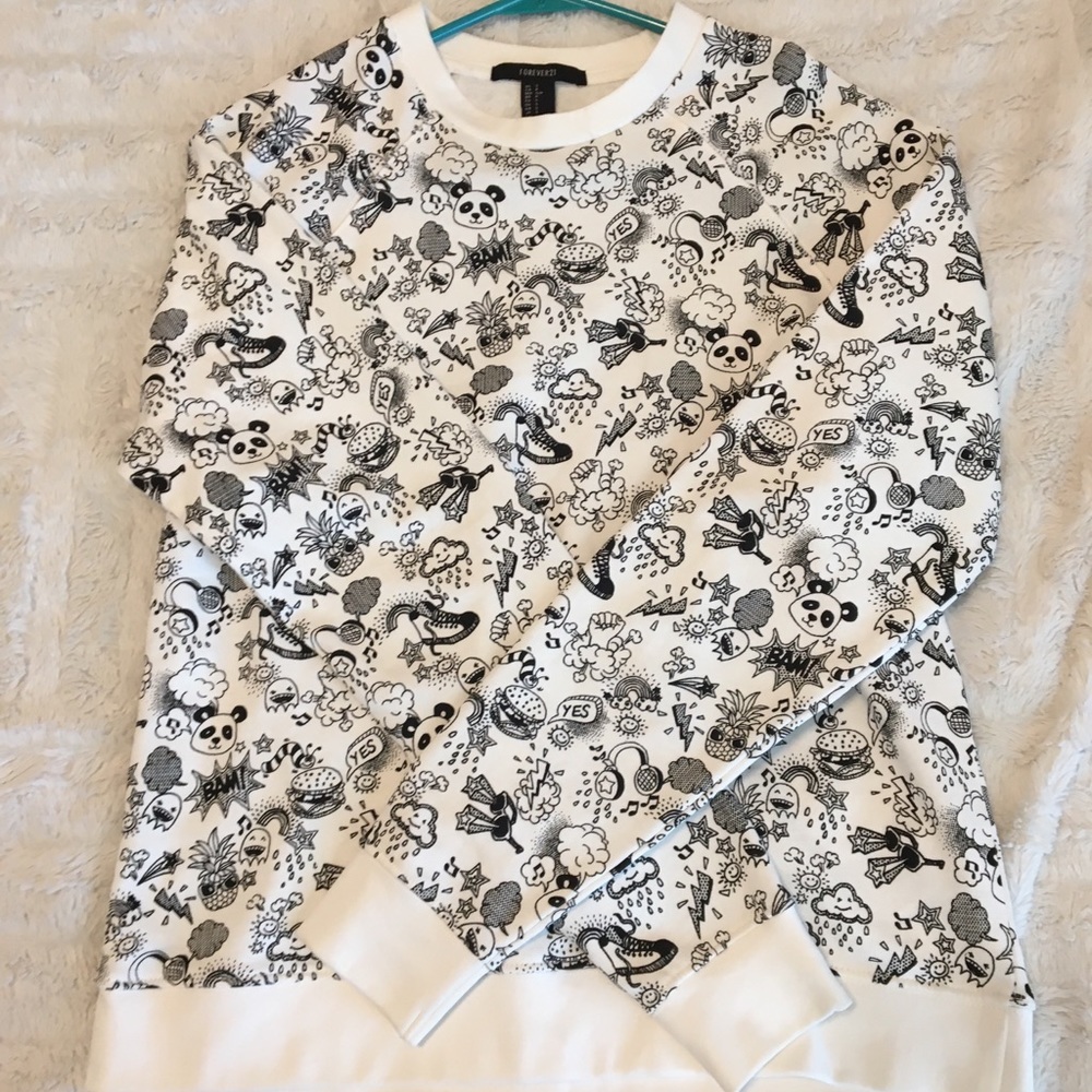 Adorable Sweater with black&white print designs